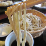 手打ちそば かめやま - ほんのり鶯色･･。