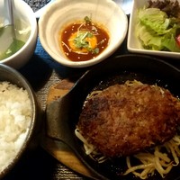 BeefGarden 二子玉川 - BeefGarden特製黒毛和牛ハンバーグ（濃厚卵黄つけダレ）