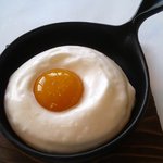 MAISON LAFITE - ヨーグルトとマンゴソース　面白い演出です