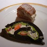 アピシウス - 竹炭のロールとパリブレスト