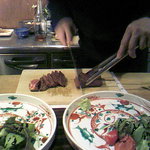 野口太郎 - 近江牛を切る店主