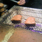 野口太郎 - 近江牛を焼く