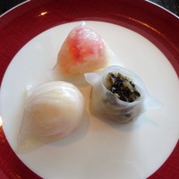 広東料理 センス - 海老入り蒸し餃子、たらば蟹と海老のクリスタル蒸し餃子、トリュフときのこの蒸し餃子