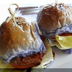 THE Signature PRIME STEAK & SEAFOOD - FILET MIGNON SLIDERS (小さいステーキハンバーガー)＄7.50