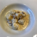 フルエンテ - ジャガイモのニョッキ:クルミと4種類のチーズを使ったクリームソース
