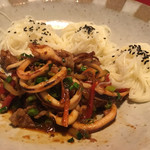 韓国きっちん 李花 - イカと野菜のコチュジャン炒め 素麺添え (오징어볶음)