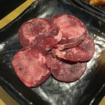 焼肉・ホルモン・溶岩焼き いち。 - 厚切りタン塩（1580円＋税）