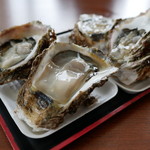 魚売り処　新鮮家 - 岩ガキ