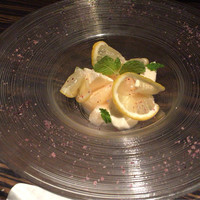 AWkitchen TOKYO 新丸ビル店 - 桃とチーズのサラダ