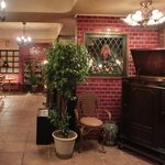 ３丁目のカレー屋さん  - 店内のテーブル席の風景です