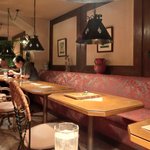 ３丁目のカレー屋さん  - 店内のテーブル席の風景です