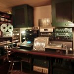 ３丁目のカレー屋さん  - 店内のテーブル席の風景です