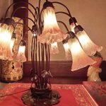 ３丁目のカレー屋さん  - 店内のテーブル席の風景です