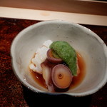 菊鮨 - 北海道産マダコとオクラ　梅醤油