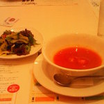 ピエトロセントラーレ - サラダ、トマトの冷製スープ