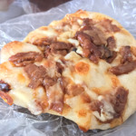 粉とクリーム - 塩パソ  照り焼きチキソ！  
      ま、照り焼きチキソってハズレってことはないよね。
      塩パソとの相性も悪くないし。