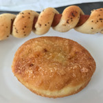 粉とクリーム - 手ごろなお値段ながらカレープリタツ。
      充実のカレーパソ♡