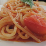 ワイン食堂 神田ゼロ - フレッシュトマトとモッツァレラチーズのポモドーロ