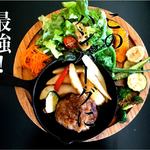 MERRY BADGE - 当店のお食事は、たっぷりの野菜が摂れ、無添加にこだわったソースで最高の豚100%ハンバーグを提供するスタイルです。