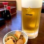 鳥八 - 突き出しと生ビール