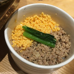 銀座 風見 - 鶏そぼろと炒り玉子の二色丼