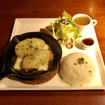 カフェ　ダイニング　バー　ガルバンゾ - ハンバーグステーキチェダーチーズ、1100円です。