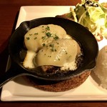 カフェ　ダイニング　バー　ガルバンゾ - ビーフ100パーセントハンバーグです。