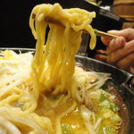 金みそ商店 - 柚子薫る金味噌らぁめん_麺