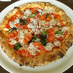 アウストロ - しらすの塩気が程よく、モッツァレラチーズ・トマトとの相性も抜群！　チチニエリ