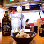 立飲みカドクラ - まずは、ホッピー。煮込みも。