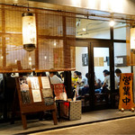 ラーメン専門店 徳川町 如水 - 店の外にまで行列