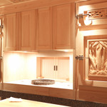 祇園 鮨 忠保 - 冷蔵庫の扉の木彫りが芸術