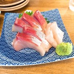 魚河岸酒場 FUKU浜金 - ハマチ刺し 680円