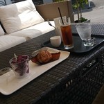 ロートンヌ 中野店 - ホテルのカフェのような提供の仕方