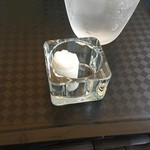 ロートンヌ - 紙おしぼりに冷たい水をかけてもらえました