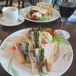 カフェ フロインドリーブ 本店 - ローストビーフサンドイッチ