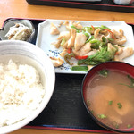 海産物料理 海魚 - 夜光貝ニンニクバター炒め