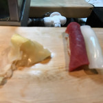 かつ喜寿し - 上寿司その１
マグロ赤身、イカ