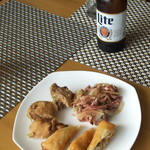 Tower Lounge - ハッピーアワーには料理も出てくる