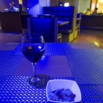 Tower Lounge - バータイム。ワインとミックスナッツ