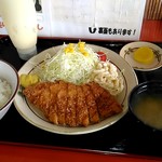 食事処 おざわ - チキンカツ定食600円。