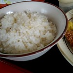 食事処 おざわ - 5分つき玄米ご飯。