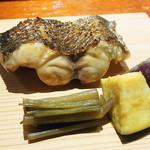 富小路 やま岸 - イサキの油焼き