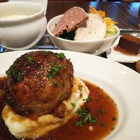 トラディシオン 日本橋 - イベリコ豚のハンバーグ(豚足入り)シェリーヴィネガーソース