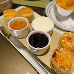 MO Bar The Landmark Mandarin Oriental - スコーンとか