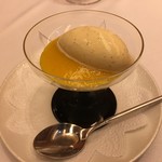 レストラン ラ フィネス - チョコレートのガナッシュとオレンジのソース、バニラのアイス