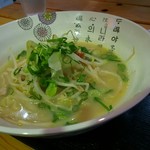 ウォーカーヒル - ソルロンタン塩ラーメンとカクテキ