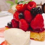 北島亭 - 2017.6.  イチゴのタルト