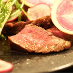 バール aBuku - 和牛もも肉の火入れも良いです。