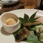 海鮮食堂 余市 - お通し（鰊山椒煮・帆立酢・ササゲ和え・ソイ握り）